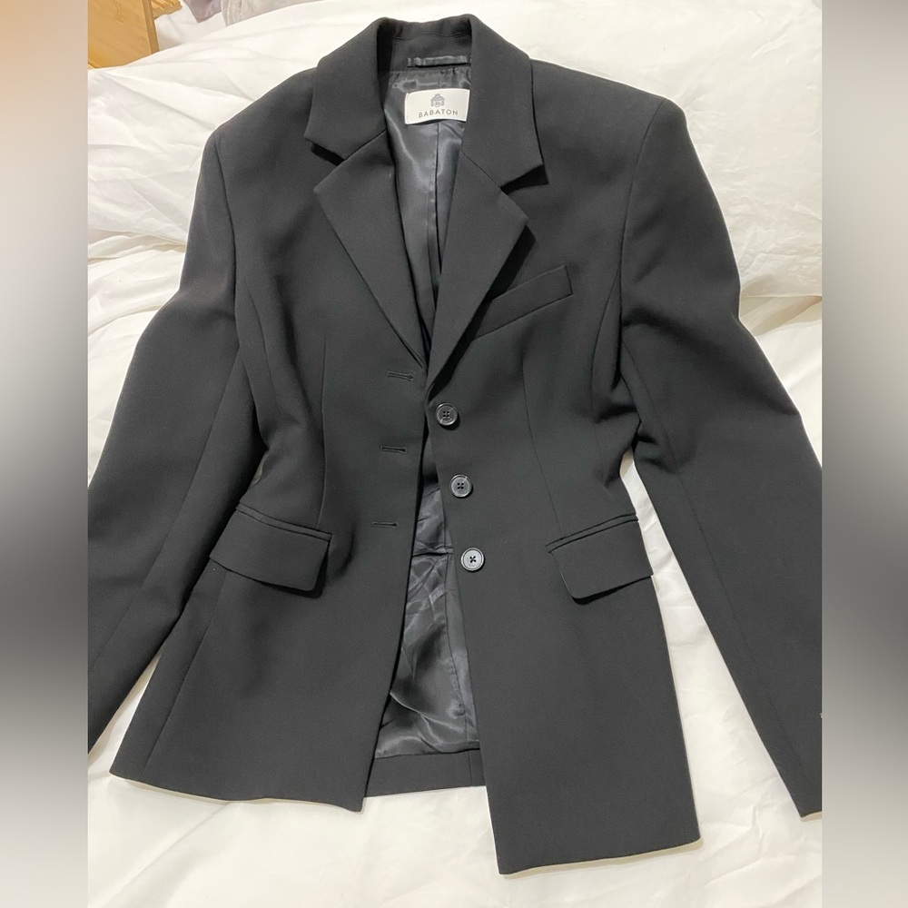 SOLD Aritzia Babaton Standout Blazer Black SOLD - Picture 3 of 10